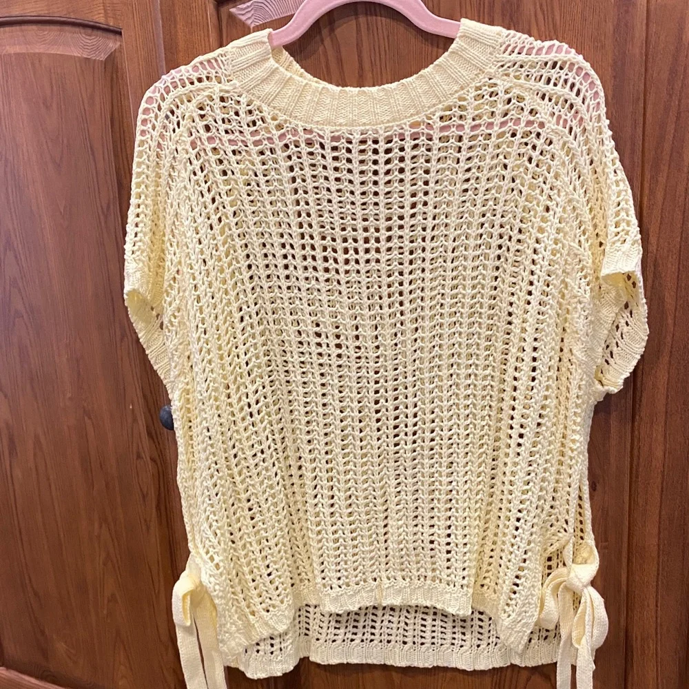 NWOT Artsal light yellow open Knit Short Sleeve Sweater size medium - Picture 2 of 5